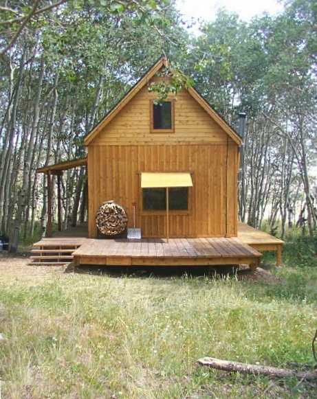 front of the finished 14x24 cabin with its deck