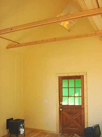 Builder's cottage with high sidewall and collar ties